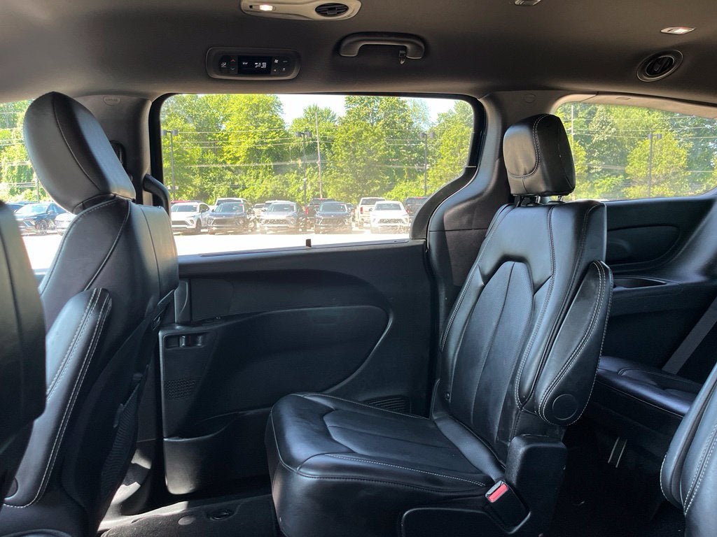 2025 Chrysler Pacifica Select