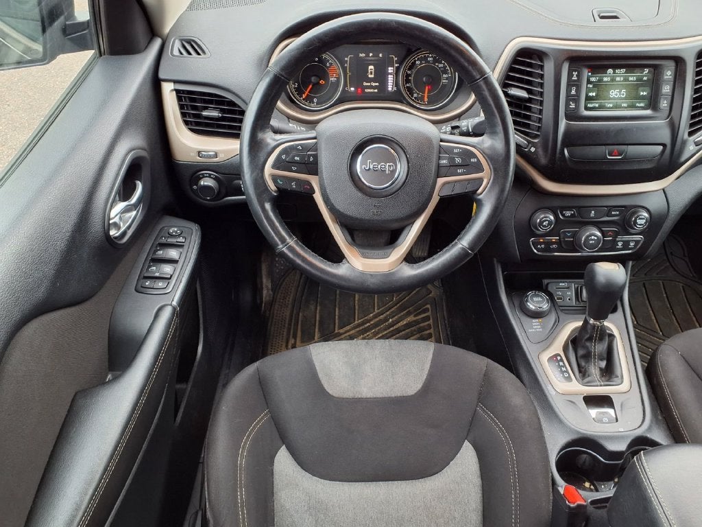 2016 Jeep Cherokee Sport